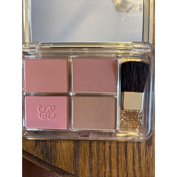 Estee Lauder Deluxe Silky Powder Blush - Picture 2 of 3